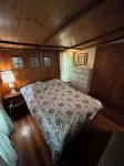Charming Cabin 500 feet to beach - 방갈로