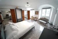 House of Romi Milly Apartment in the heart of the old town a stone's throw from the sea