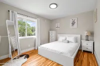 Spacious 5BR Family Retreat w/ In-Law Suite & Park Access – Near Mall of America - Wi-Fi