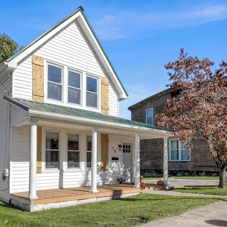 Charming 1-bedroom house in welcoming Big Stone Gap Virginia! Отели в г. Уайз