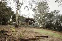 Wallaby 2 Bed, 1 Bath Cottage - Private Parkland Setting with Lake View