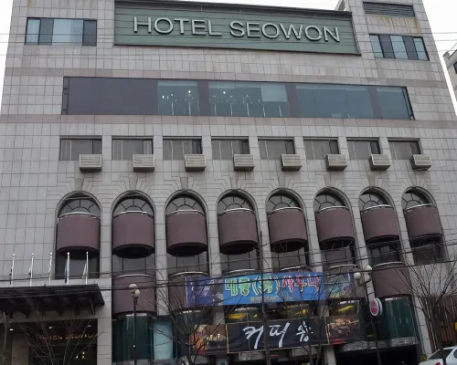 Ansan Seowon Tourist Hotel 安山市のホテル