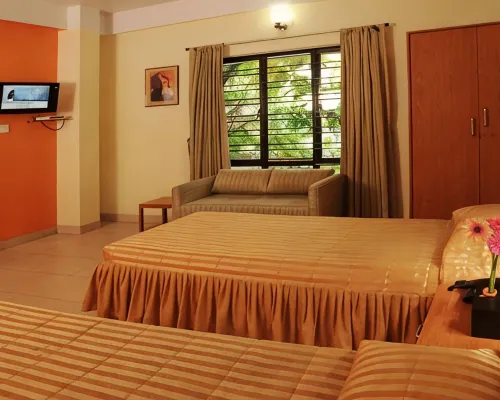 55B Hindustan Park Hotels near CGCRI