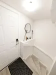Private Suite | Prairie Pointe & Near UofM Hotel di 