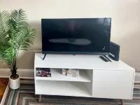 Charming 1-bedroom apt walk to Train and DownTown area with WiFi, AC - 2성급
