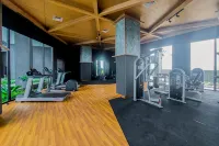 Basic Brown Accent 1BR Apartment Collins Boulevard By Travelio - 3-Star
