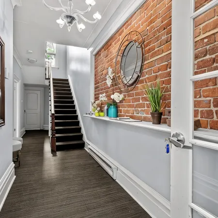 Blue George Suite Historic DT
