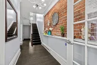 Blue George Suite Historic DT