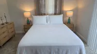 Peaceful accomodation. Walking distant to Port Richey waterfront restaurants. - Bungalows