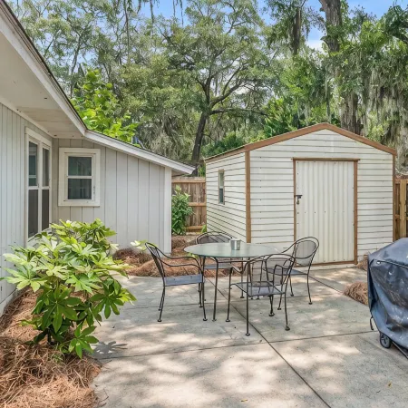 Pet-Friendly Bungalow Near Parris Island, Downtown Waterfront & Parks