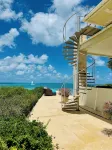 The Great House, Stunning 4-Bedroom Coastal Retreat with Panoramic Ocean Views - Homestays