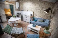 Bright, quiet Mazet in historic center - 2 Sao