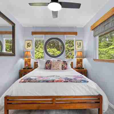 NEW! Volcano Tea House Cottage 2-HotTub-FirePlace Rooms