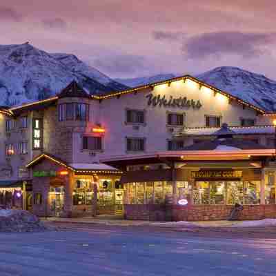 Whistler's Inn Hotel Exterior