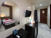 RedDoorz Plus @ edOtel Malang - 3 Yıldız