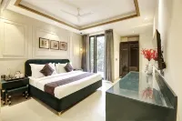 Saltstayz Premier - Galleria Market Road & Sector 27