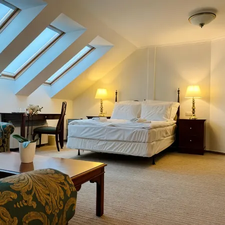 OPERA16 Guestrooms