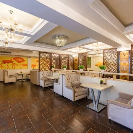Holiday Hotel