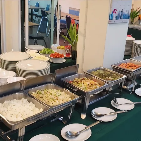 Phromsuk Hotel Ayutthaya Отели рядом с достопримечательностью «Ват Куди Дао»