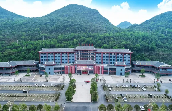 百里杜鵑花冠大酒店