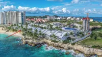 Beachfront condo at beautiful Cupecoy Beach Club.  2 bedroom, 3 bath, amenities! - Beach