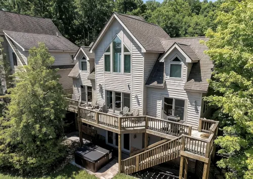 Lake Views! HOT TUB! Walk to Lake Rentals, Coffee & Eats. Minutes to Everything! - Chalets
