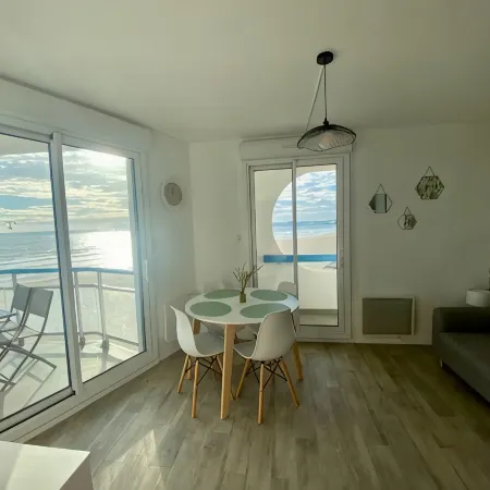 APARTMENT WITH SEA VIEW