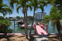 3 min to beach ~ pool ~ free parking - Condos