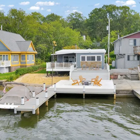 Lakefront Haven • Private Dock • Private Beach • Fire Pit • Game Room