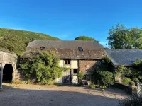 Hatterrall Barn - Luxury Barn Conversion With Hot Tub, Garden and Mountain Views - 4-stjärniga