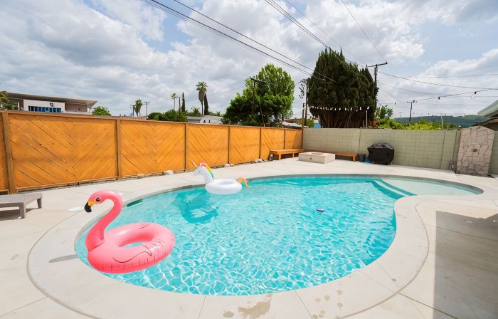 Boutique Pool House, Billiards, arcade, 14mi to Disneyland