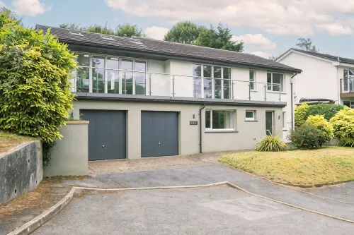 Stylish 4 bed house walking distance to beaches - 3 tähden