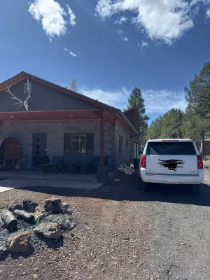Cozy Cabin in the Pines!!! Close to the Polar Express, Grand Canyon, & Bearizona