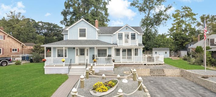 Rhode Island Haven: Walk to Greenwich Bay! Hotels in Warwick