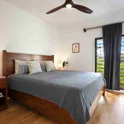 Renovation Complete!  One Bedroom, Direct Ocean front -Everything inside is New! Rooms