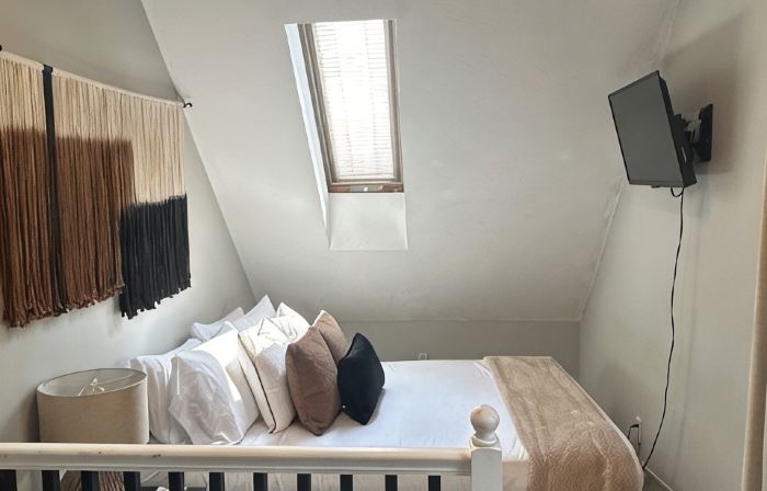 Cozy and Modern Suite