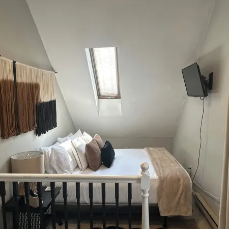 Cozy and Modern Suite