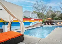 Designer 7BR w/ Pool and Hot Tub. Sleeps 20, Pets Welcome! - Private Pools
