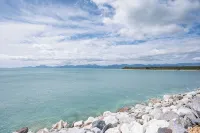Waterfront Classic Kiwi Bach