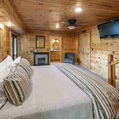 Gatlinburg Private Mountain View Cabin in Resort offering Golf, Pool, Pickleball Rooms
