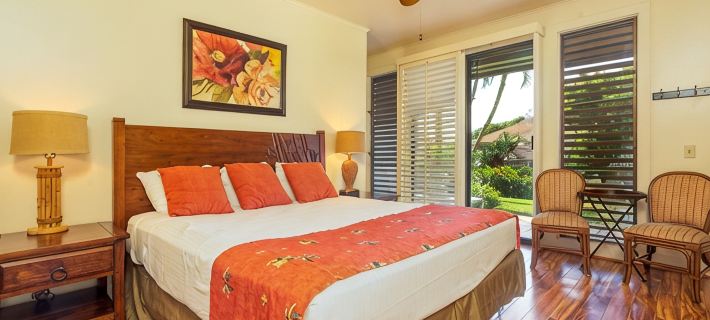 2/2 BEACHFRONT RESORT w AC, Poipu Beach - Kiahuna Garden View Condo, Pool/Gym Hotels in Koloa