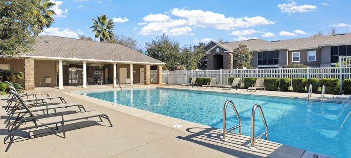 Relaxing Affordable Condo Near Beach, Owa and Ballfields! Hotels in Foley