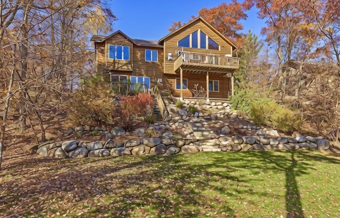 Deacon's Lodge Golf: Overlooking Pelican Lake - Breezy Point
