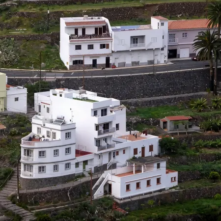 Quiet, bright apartment with stunning views in a small village, with WiFi