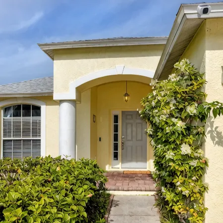 Blue Heron Lakeview Pool Home Close to Clearwater