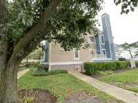 Bayfront, Sleeps 10, Boat Slip, 3 Br/2.5 Bath, Main Pool Open after Labor Day - 4-Star