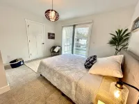 PONTOON BOAT NOW INCLUDED! KAYAKS! Waterfront Cottage on Mona Lake with HOT TUB! - Homestays