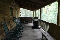 Pillow Rock Deluxe Luxury Log cabin in the New River Gorge area