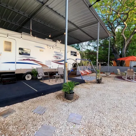 La Parguera, precioso , privado y comodo trailer se alquila, cerca de todo