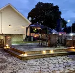 Family & Business Travel Ready- North Beach Bungalow!  Minutes to Everything!